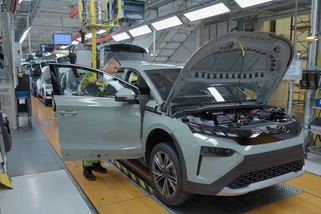 Vyplatí se elektromobil, nebo spalovací motor? Záleží na tom, kde řidič nabíjí - Novinky